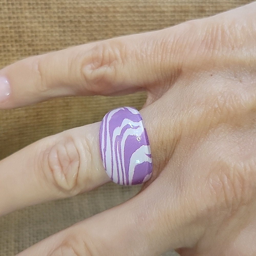 PURPLE ZEBRA ACRYLIC RING - Picture 3 of 5